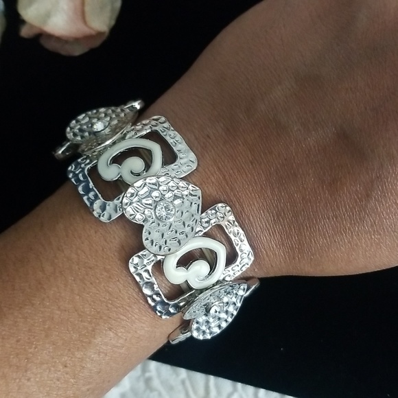 Adorable Hearts & Rhinestone Silver Tone Textured Stretch Bracelet - Picture 6 of 8